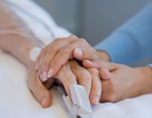 De la o simplă răceală, la un diagnostic crunt. Povestea emoționantă a unui tânăr de 19 ani operat de cancer