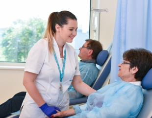 Vârsta ar putea schimba modul în care evoluează cancerul: descoperire care ar putea rescrie cercetarea oncologică
