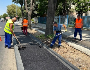 Se recondiționează trotuarele în mai multe zone din Constanța