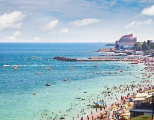 Studiu: Femeile decid destinația de vacanța. În aproape 60% din familiile care merg pe litoralul românesc, femeile se ocupă de rezervare