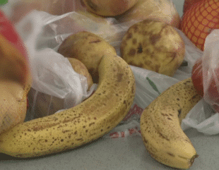 Fructe și legume stricate în piețe