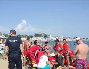 Misiune contra – cronometru, în Mamaia. Un bărbat a fost scos în stare gravă din valuri.