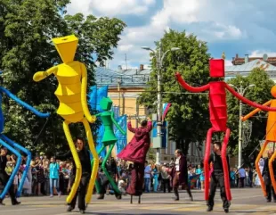 La Constanța, ca la Rio. Începe SEASTREET, Festivalul care reunește șapte companii internaționale de teatru de stradă