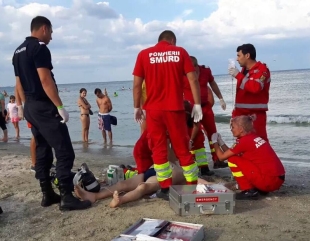 UPDATE. Mamaia: Șapte oameni luați de valuri. Trei dintre ei au murit