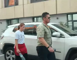 Tânăra care și-a ucis prietena, adusă în cătușe la expertiza psihiatrică. Procurorii vor să afle dacă are discernământ