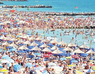 Minivacanța de Sfânta Maria umple hotelurile de la malul mării. Află care sunt cele mai aglomerate stațiuni