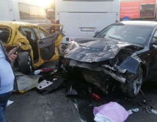 Accident rutier grav în sensul giratoriu de la Cora. Un bebeluș de 8 luni și două femei au ajuns la spital