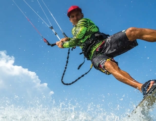 Cei mai buni kiteri din lume vin la Constanța, la Big Air Kite Contest