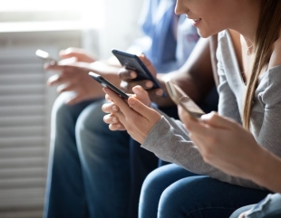 Fără telefoane mobile în școli. Cât se respectă acest regulament la Constanța?