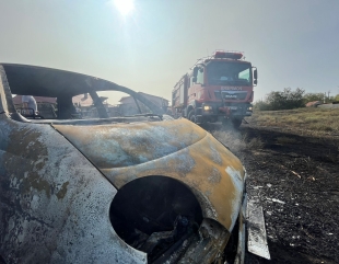 Incendiu de proporții în localitatea Dunavățu de Jos. Pericol de extindere la mai multe locuințe