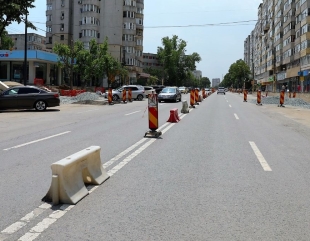 Continuă asfaltarea Bulevardului 1 Decembrie