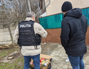 Zeci de kilograme de artificii confiscate de polițiști
