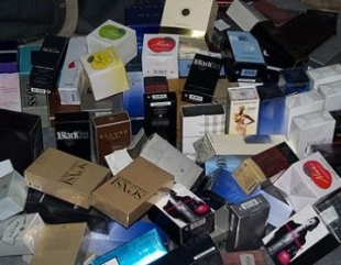 Sute de parfumuri de contrabandă confiscate la Vama Veche