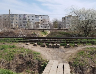 Strigăt disperat: “Câți oameni trebuie să mai moară?” Constănțenii din Poarta 6 cer urgent o pasarelă peste calea ferată