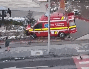 Accident la Constanța: Ambulanță SMURD lovită în plin de un autoturism, trei paramedici și un voluntar răniți