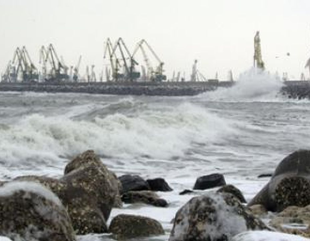 Vântul puternic a închis porturile de la Marea Neagră