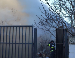 Zece incendii în 24 de ore. Mai multe persoane au avut nevoie de îngrijiri medicale