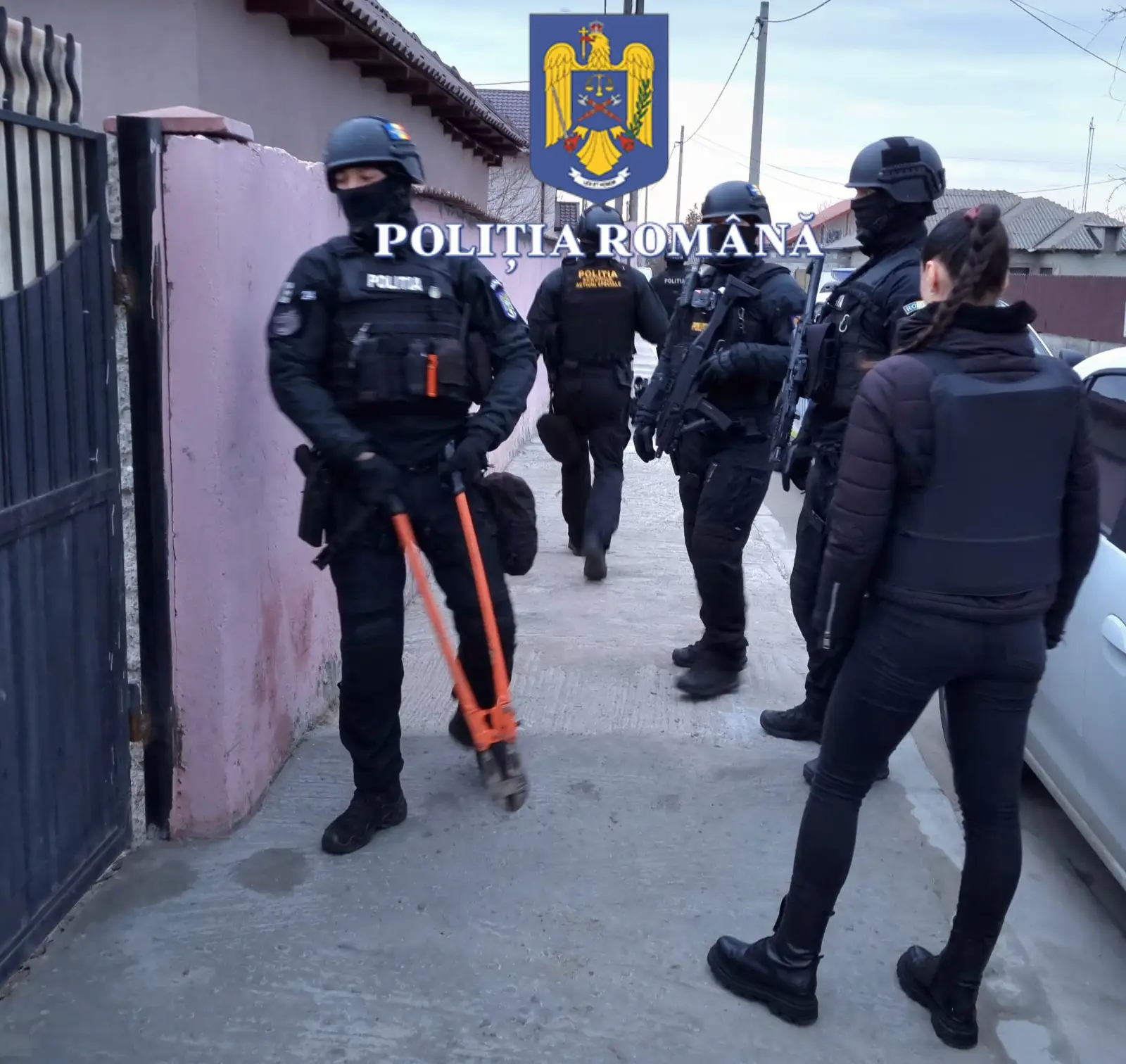 Descinderi cu mascați, la Cumpăna. Un bărbat este acuzat de furt din locuințe