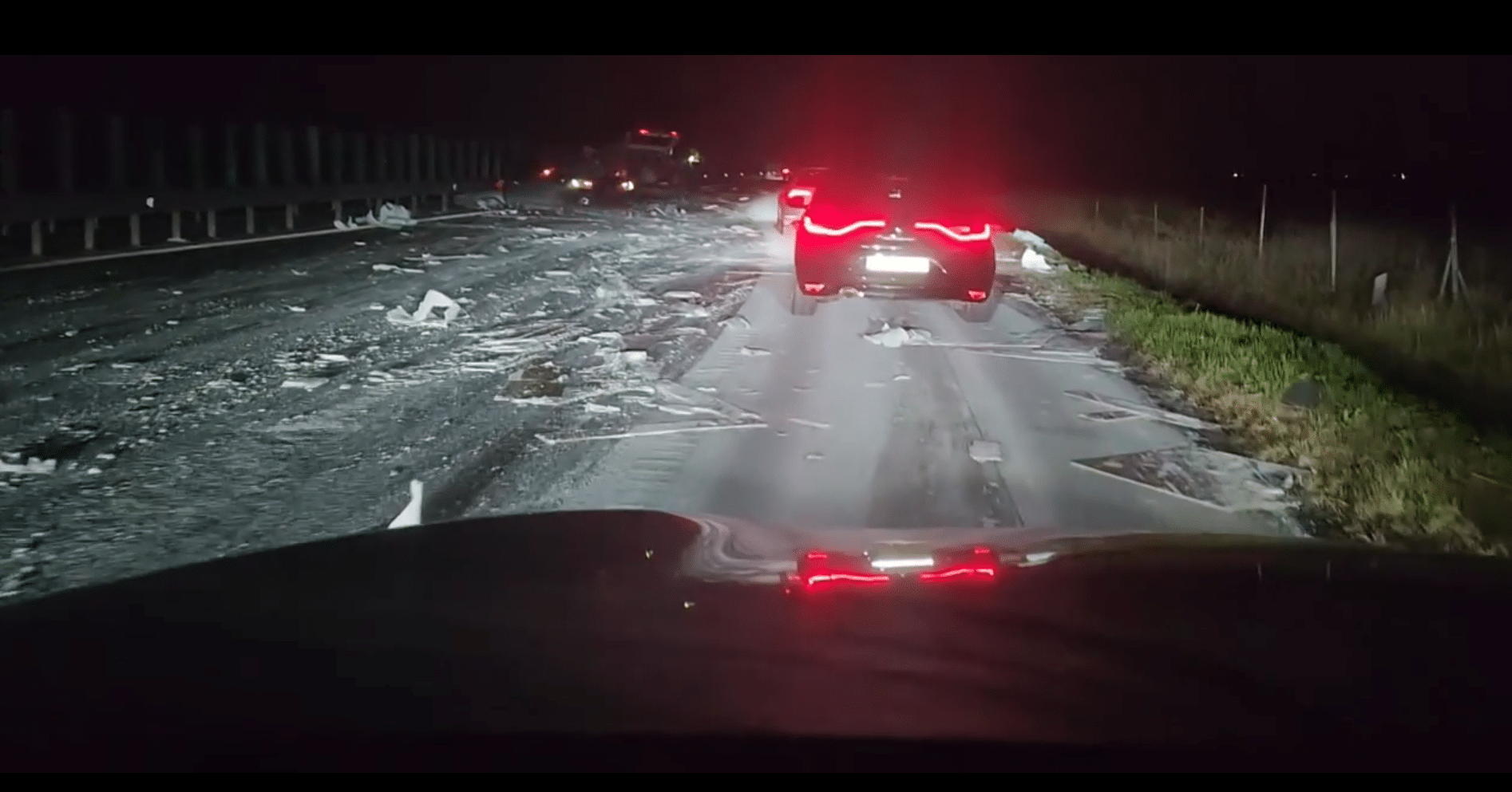 VIDEO. Accident pe Autostrada Soarelui: Un camion cu vopsea albă răsturnat la km 35