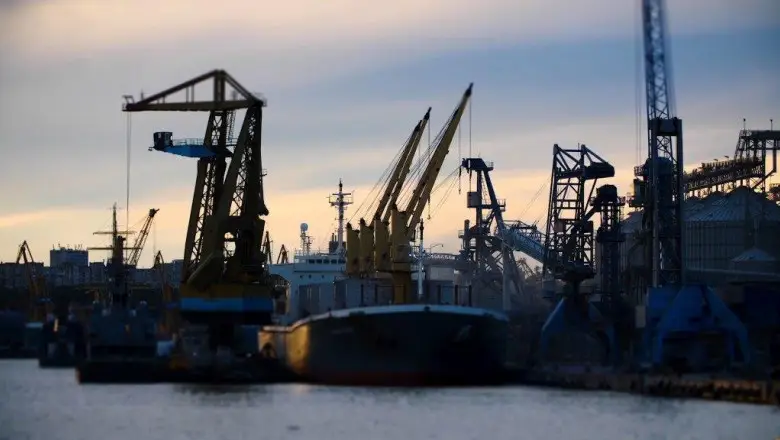 Porturile de la malul Mării Negre au fost închise, din cauza vântului puternic