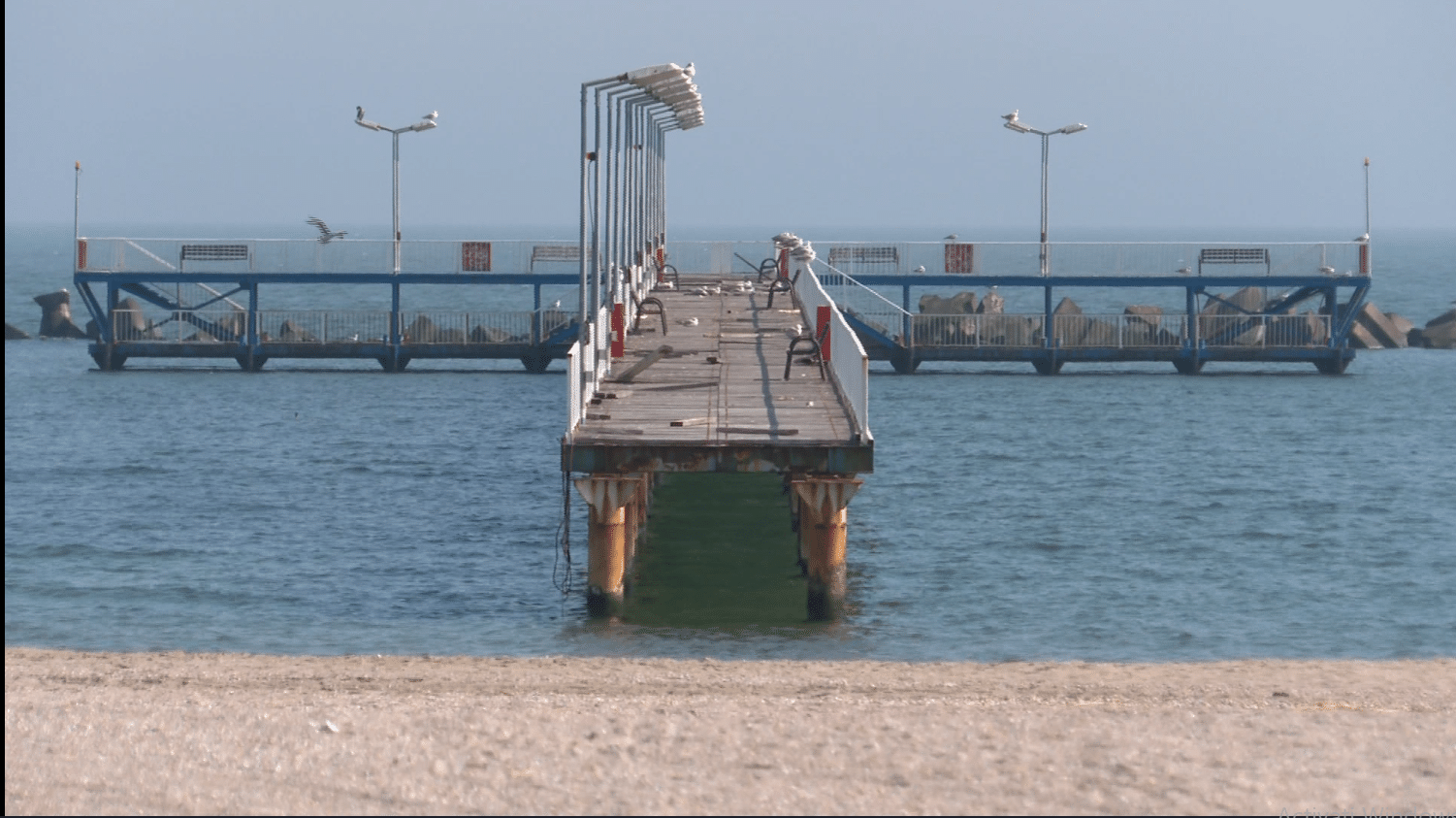 Pasarela din stațiunea Mamaia rămâne închisă
