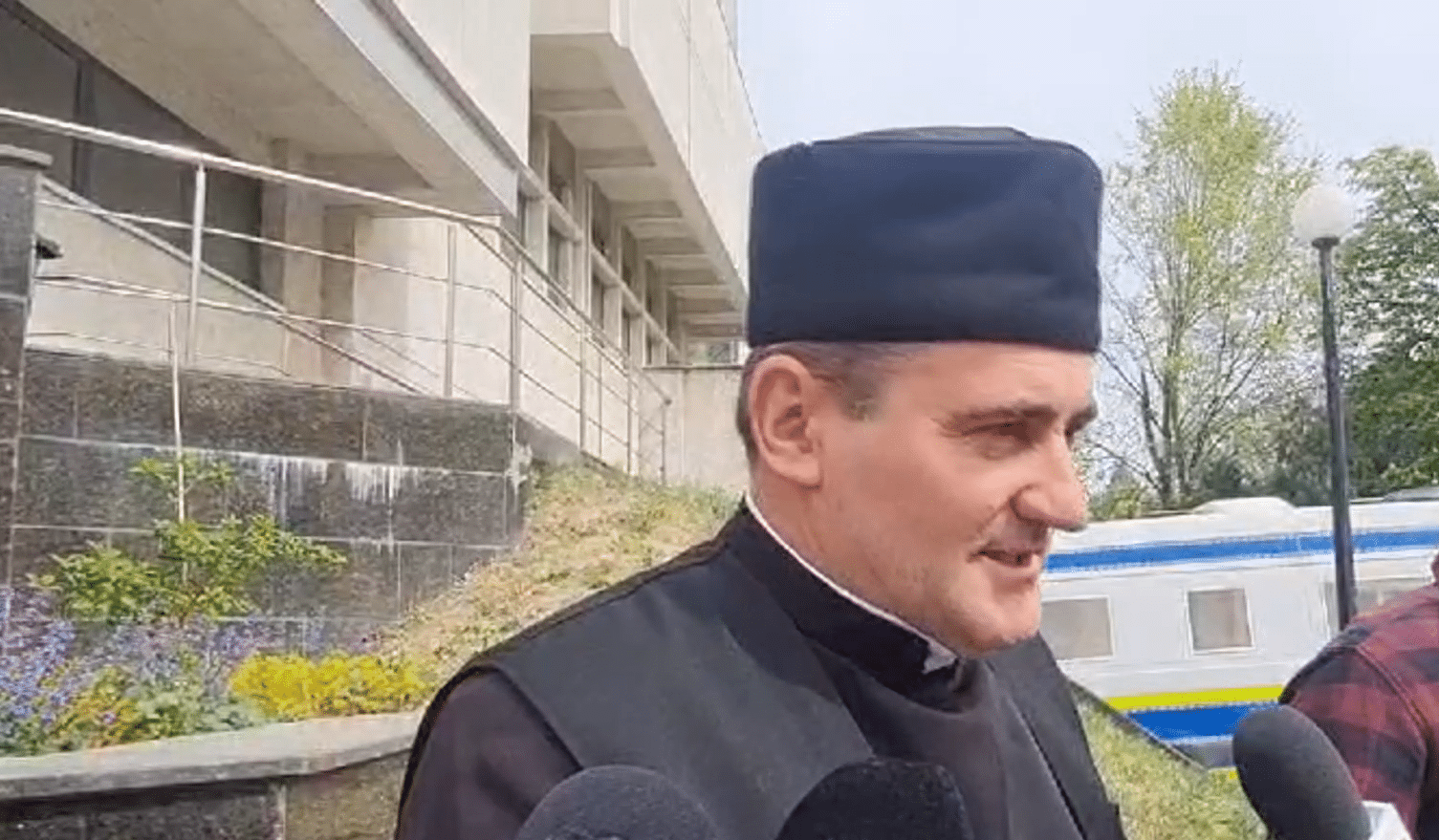 Preotul Petrică Leașcu în grevă la Curtea de Apel Constanța