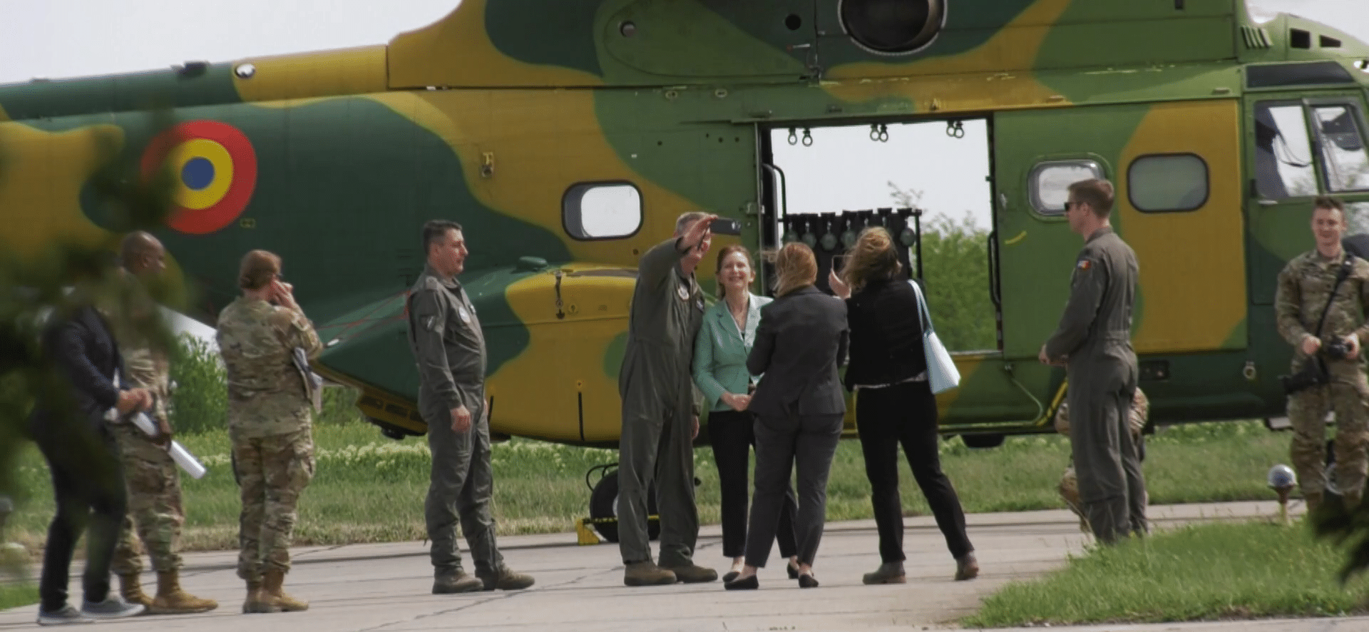 Ambasadorul SUA în vizită la Baza de la Kogălniceanu