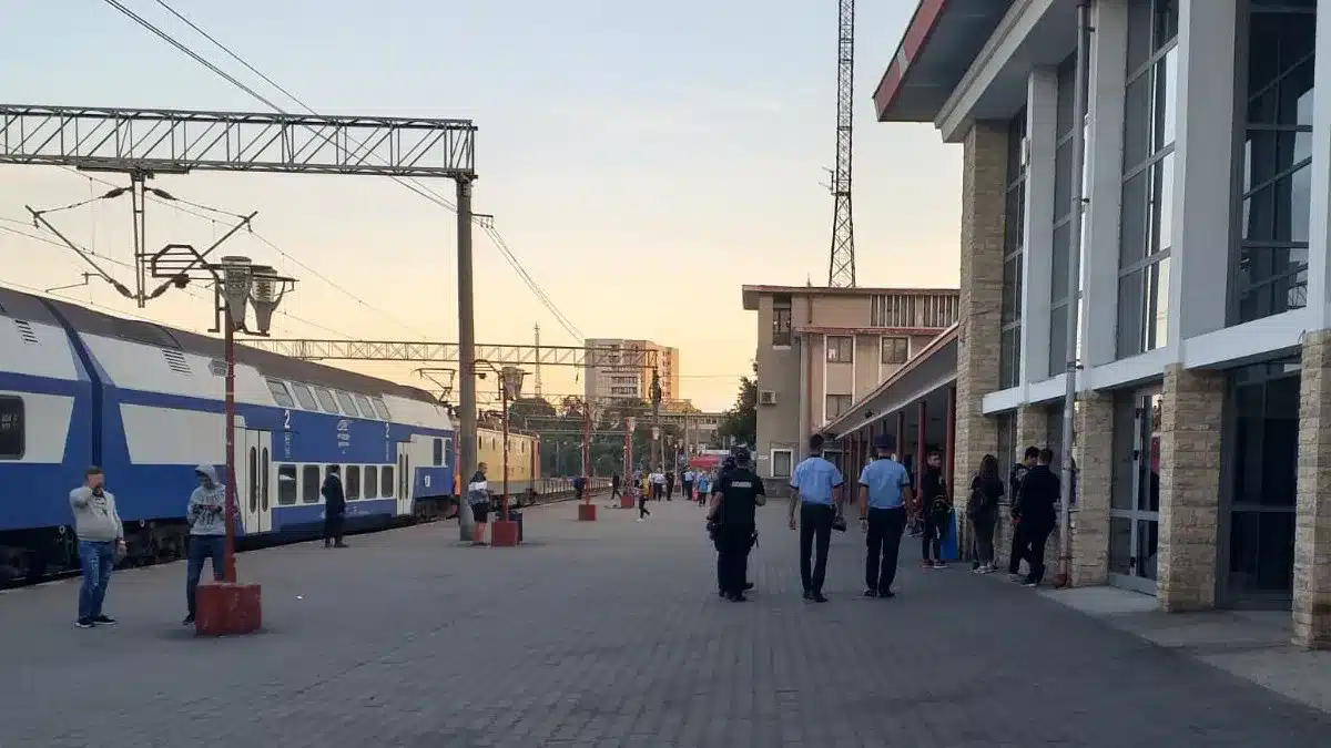 Zeci de persoane amendate de polițiști în gări și în apropierea școlilor din Constanța