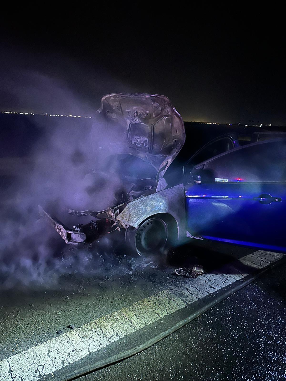 Un autoturism a luat foc pe A4, în apropiere de Ovidiu
