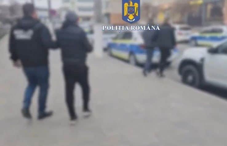 Doi constănțeni au intrat în casă peste o femeie din București: au bătut-o pentru a-i fura banii