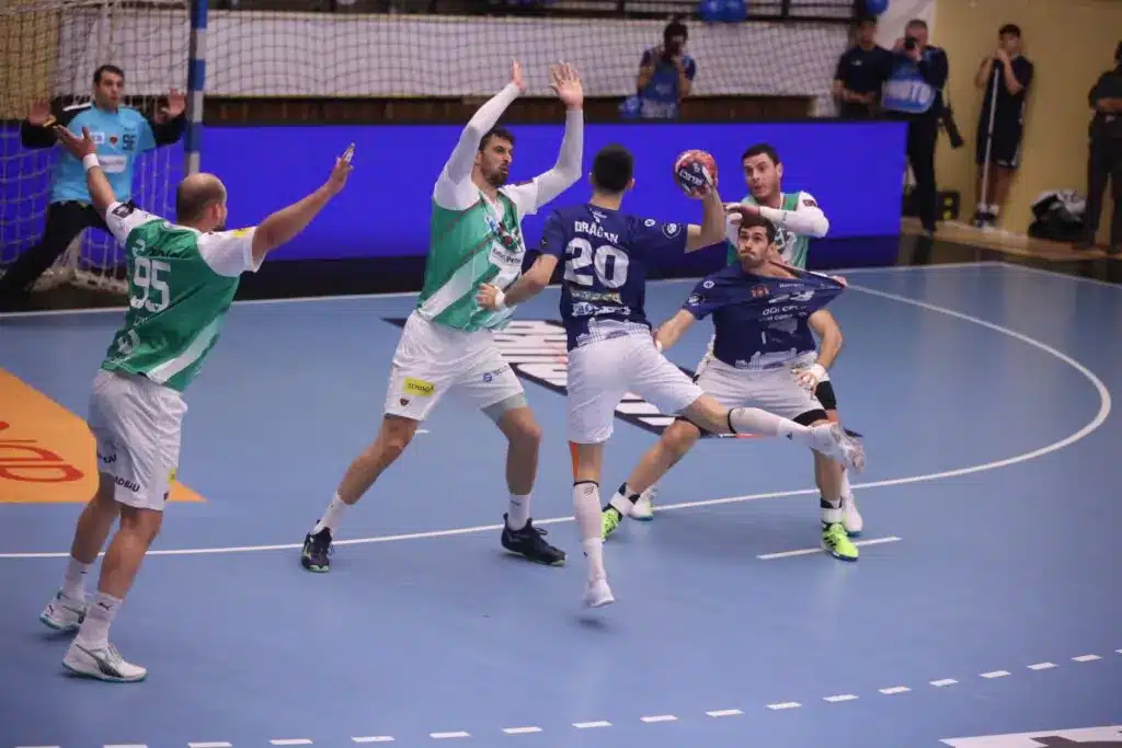 Derby-ul Ligii Zimbrilor se joacă în Sala Sporturilor