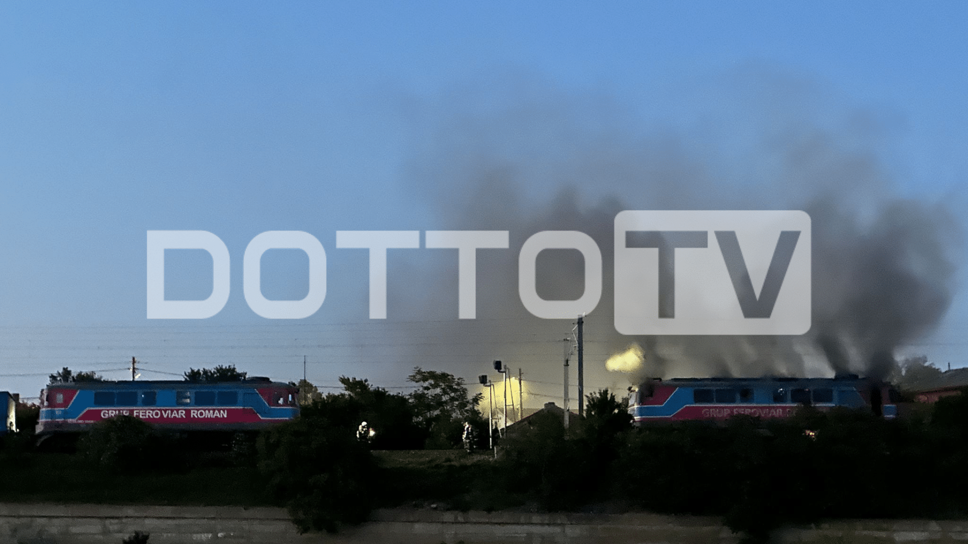 VIDEO: Alertă în Murfatlar! O locomotivă a luat foc