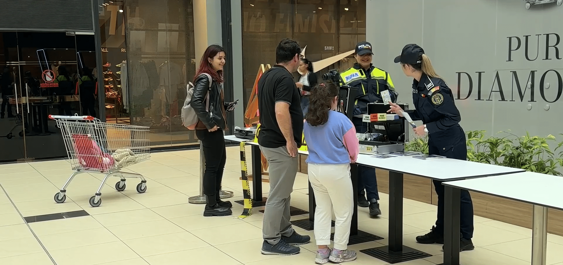 Viitorii polițiști sunt căutați la mall