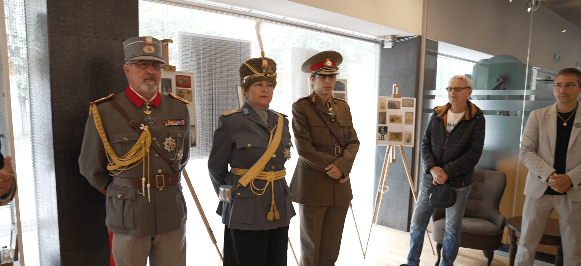Uniforme și decorații regale la Centrul Jean Constantin