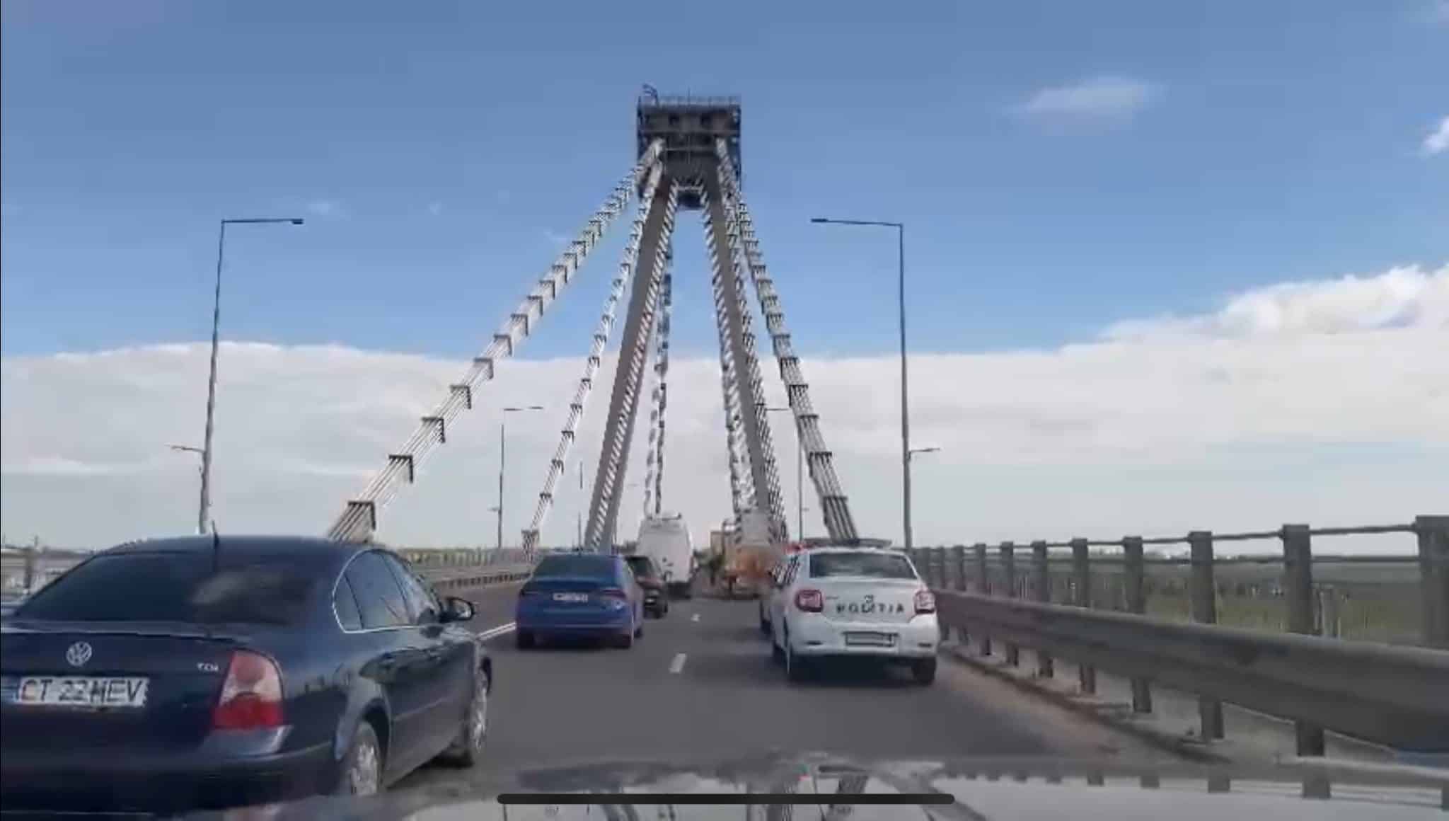 VIDEO: Un bărbat s-a aruncat de pe podul vechi din Agigea