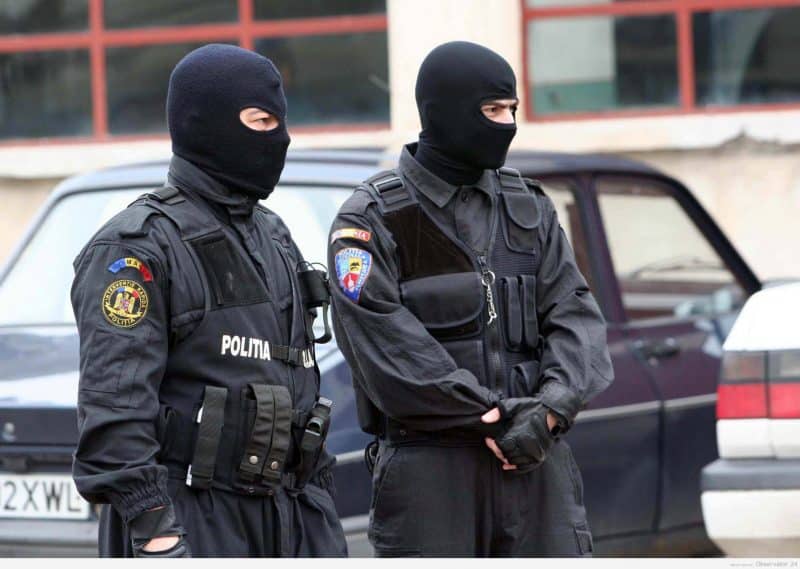 Percheziții în Constanța! A luat bani de la angajați pentru CAS și CASS, dar nu i-a dat la stat – este vizat fostul administrator al Portului Constanța
