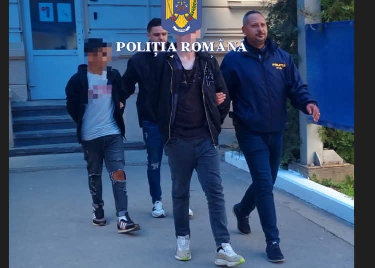 Doi minori din Constanța au ajuns în arest după ce au furat o mașină parcată
