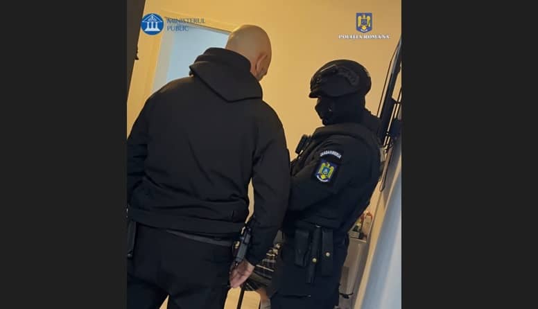 Percheziții acasă la o femeie, care a contractat împrumuturi folosindu-se de date false. Au fost descoperite și droguri