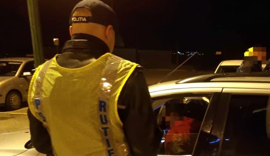 Trei tineri, prinși conducând fără permis sau mopede neînmatriculate pe șoselele din județul Constanța