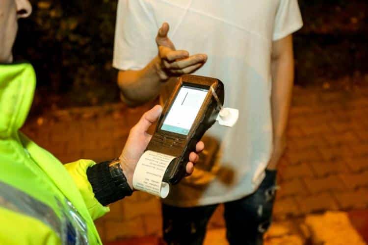 Polițist de frontieră băut și drogat prins la volanul mașinii în apropiere de Tuzla