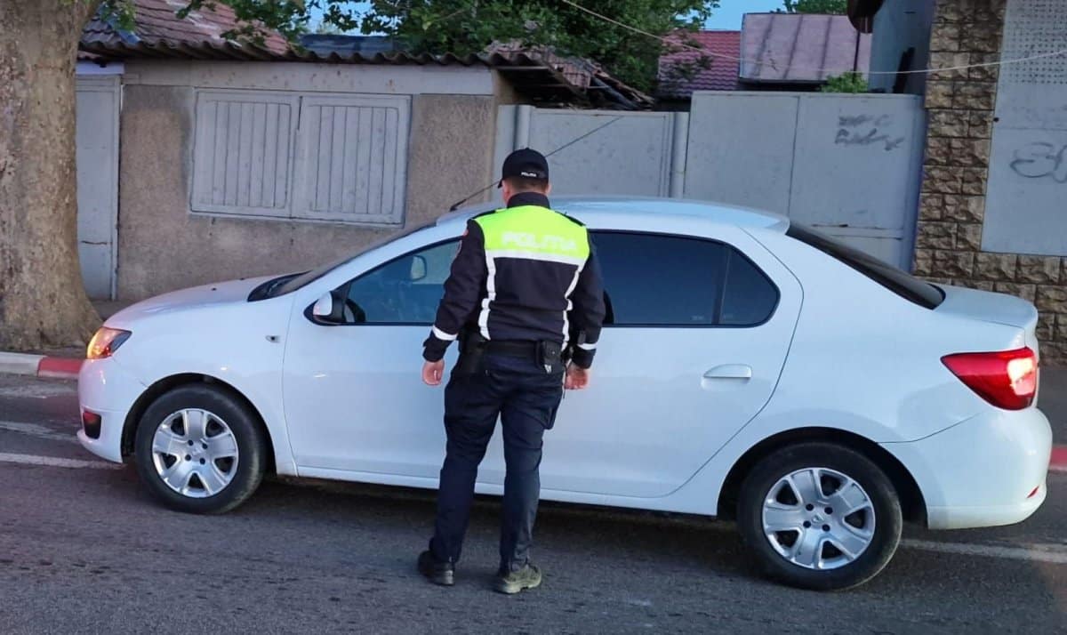 Acțiune a polițiștilor din Mangalia: 136 de persoane legitimate și 31 de șoferi testați pentru alcool