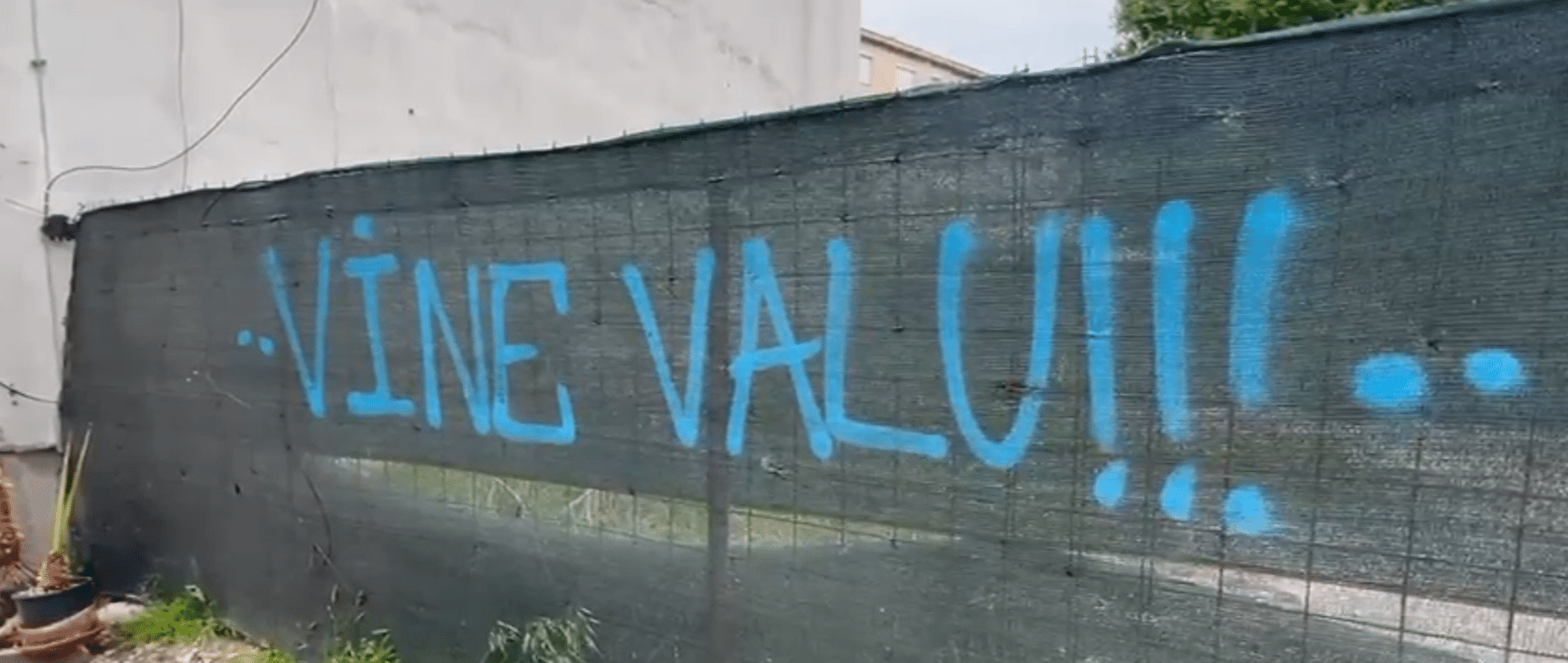 Graffitti cu mesaje electorale în Centrul Istoric al Constanței