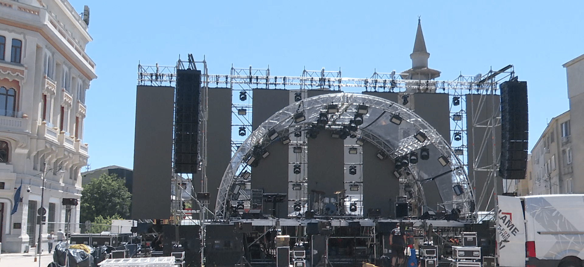 ”Symphony of light”: show de lasere și Rockadelia