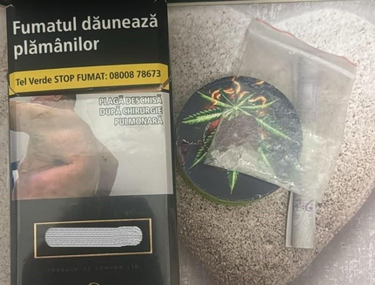 Medgidia: Tânăr descoperit de jandarmi cu droguri în buzunar. A spus că le-a găsit pe stradă