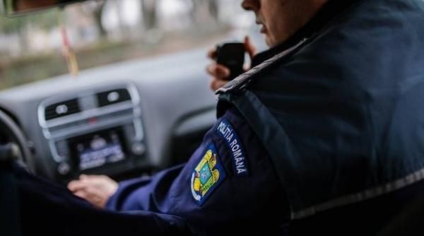 „Pentru dumitale să bei un vin”. Șofer filmat în timp ce îi dă bani unui polițist deși primise doar avertisment