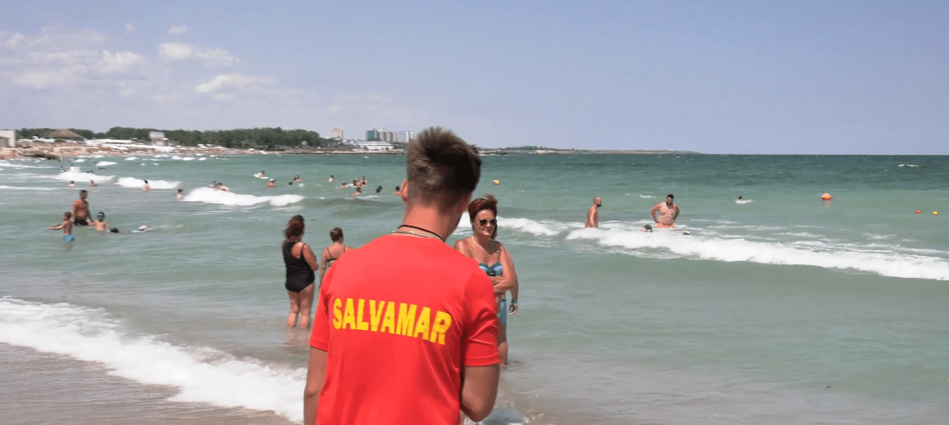 Peste 100 de salvamari supraveghează plajele