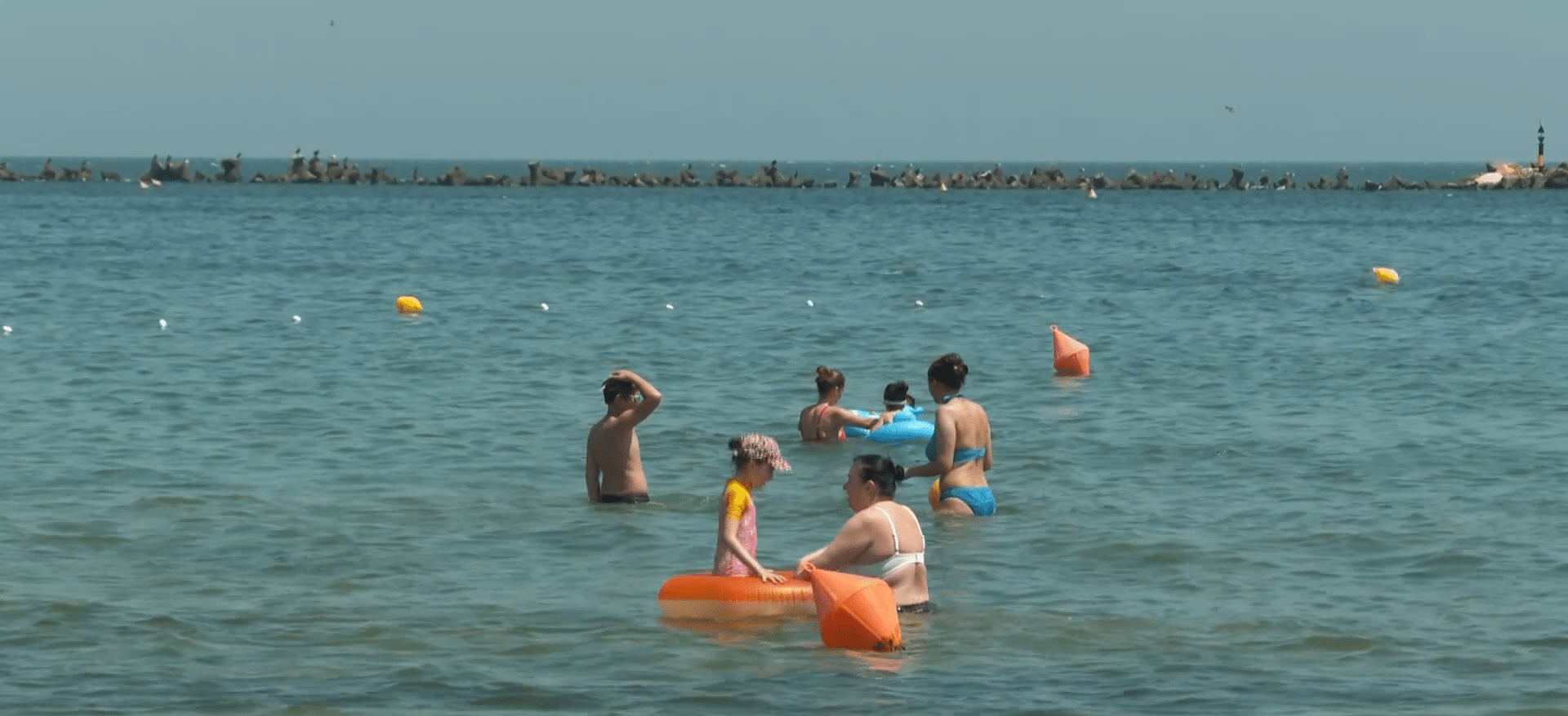 Canicula se tratează cu… baie în mare