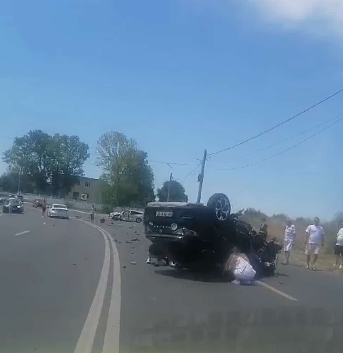 VIDEO: O mașină s-a răsturnat, la ieșire din Vama Veche spre 2 Mai. Mai multe victime, una încarcerată