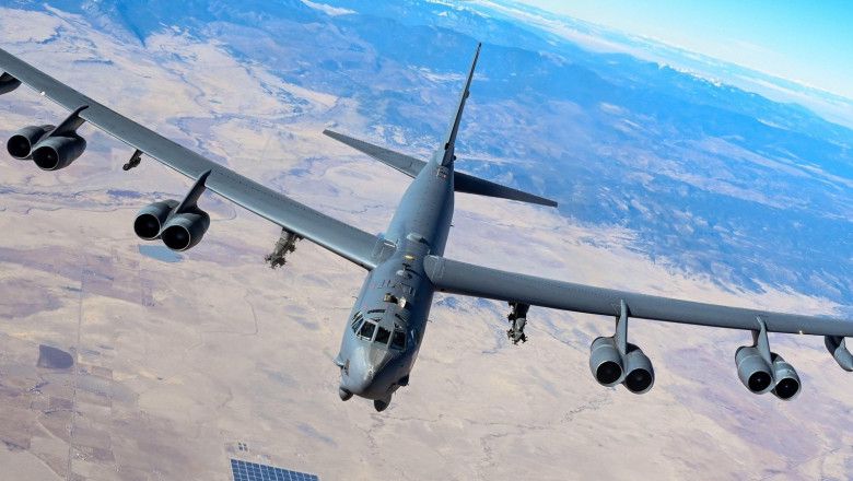 Bombardiere americane B 52 H, pentru prima oară în misiune în România. Au aterizat la Kogălniceanu