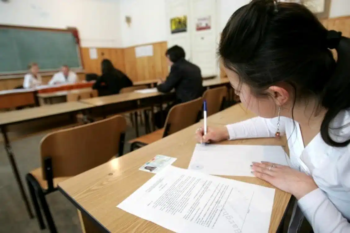 A început Evaluarea Națională. Peste 6.000 de elevi constănțeni au susținut proba la Limba română